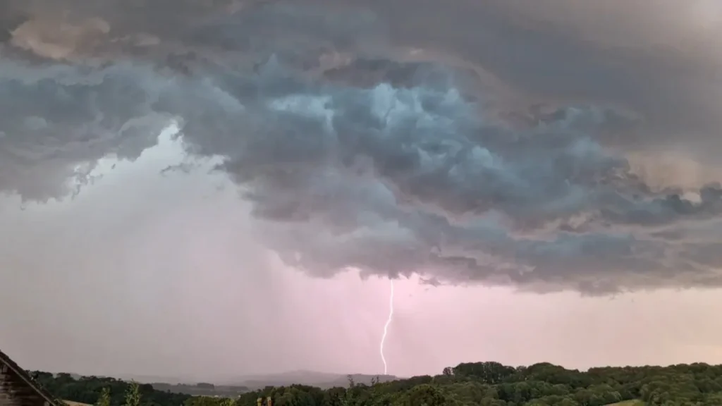 eclair-orage-ramuncho-nature.fr